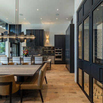 Prominent Lakeside Retreat
