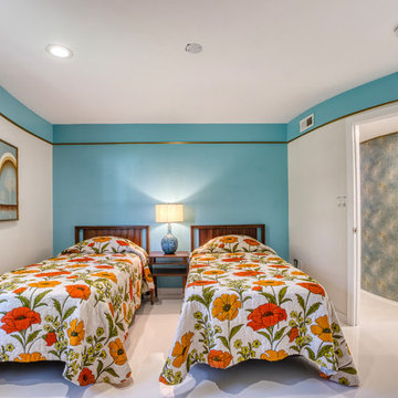 Mid-Century Guest Bedroom With Curved Walls — Sarasota Round House