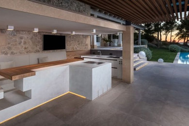 Mittelgroße, Überdachte Moderne Terrasse mit Outdoor-Küche in Palma de Mallorca