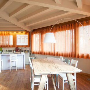 ヴェネツィアのコンテンポラリースタイルのLDKの画像 (無垢フローリング)