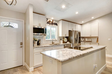 Inspiration for a traditional kitchen in Orlando.