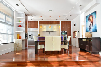 Dining room - contemporary dining room idea in Toronto