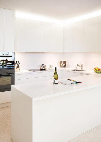 Contemporary Kitchen by Rosemount Kitchens