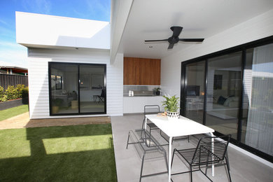 Photo of a beach style patio in Geelong.