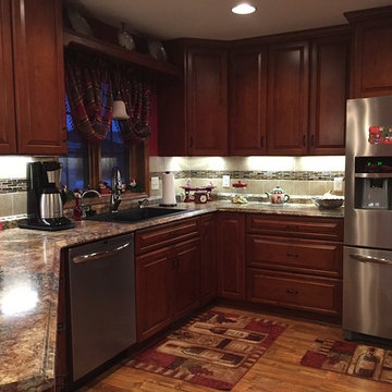FINISHED PROJECT, ALDER CABINETS IN THE KITCHEN