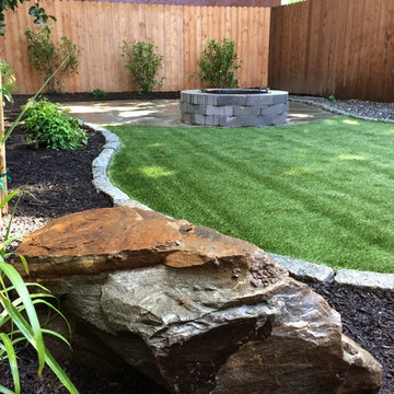 Traditional Patio & Entryway Landscaping