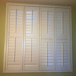 Wellhausen: Interior Hunter Douglas Shutters - Products
