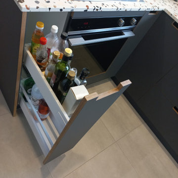 Edge / handle Detail & functional pill-out storage