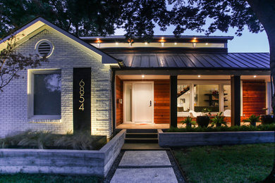 Photo of a modern exterior in Dallas.