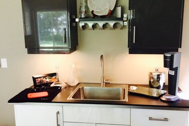 Inspiration for a contemporary home design remodel in Tampa
