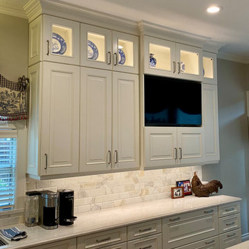 Up-Lighting in Upper Cabinets Provides Dramatic Effect