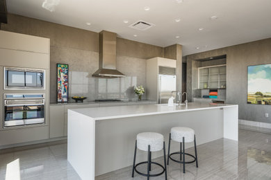 Example of a minimalist kitchen design in Phoenix