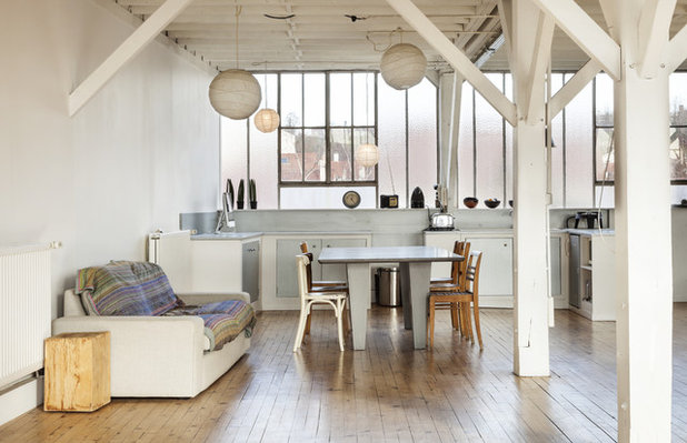 Industrial Kitchen by Aura Construction