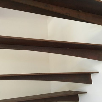 Escalier marche métal rouille
