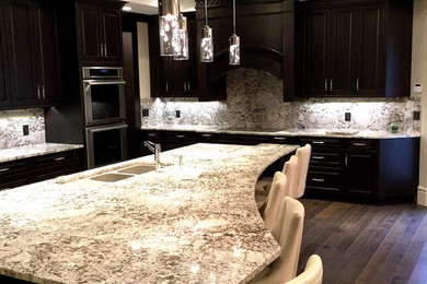 Kitchen - traditional kitchen idea in Vancouver