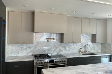 Example of a kitchen design in San Francisco