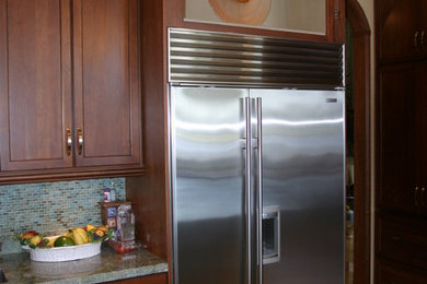 Transitional kitchen photo in Miami