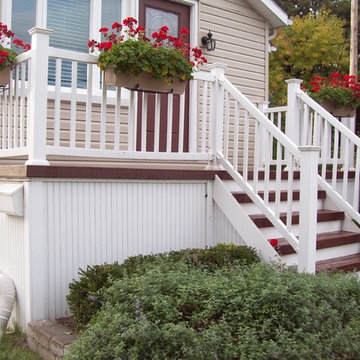 TREX TRANSCENDS FIRE PIT COLOR with white rail