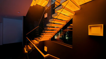 Дизайн холла с лестницей в классическом стиле