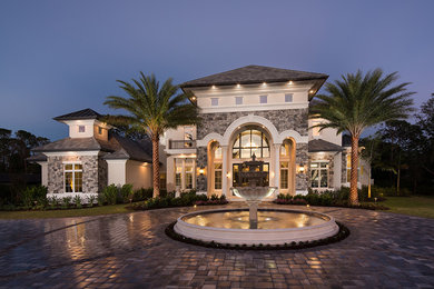 Elegant exterior home photo in Miami