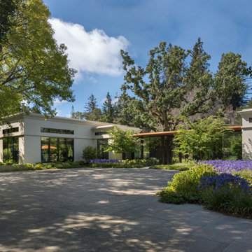 Peninsula Entertainment Compound