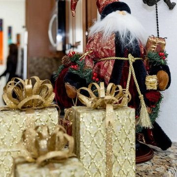 HOLIDAY DECORATING