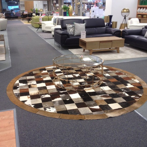 Coffee Table On Round Rug, Round Coffee Table Square Rug