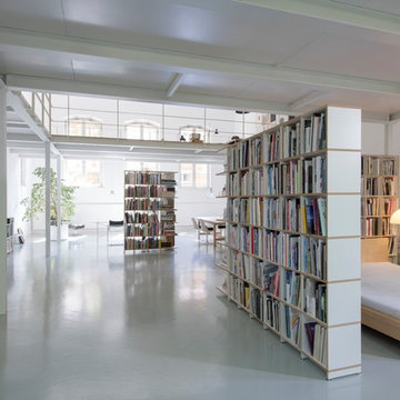 Ausstattung Loft mit Regalen und Raumelementen