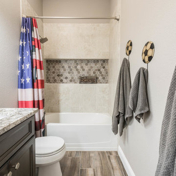 Traditional Trendy Boys Bathroom