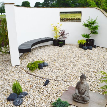 Suspended Wall Seat in Japanese Style Garden