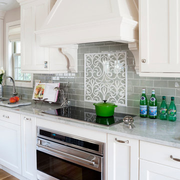 Bright, Elegant Kitchen