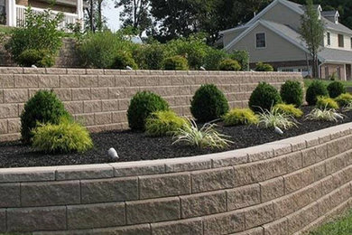Inspiration for a traditional landscaping in Denver.