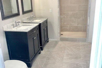 Example of a minimalist bathroom design in Other