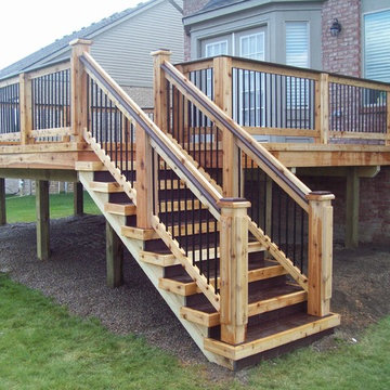 TREX TRANSCENDS VINTAGE LANTERN COLOR with cedar railing system