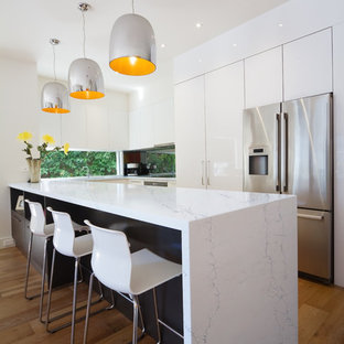 cuisine moderne avec une crédence en fenêtre photos et