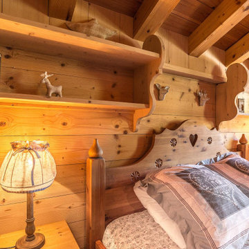 Chalet de montagne en Vanoise : chambre déco bois