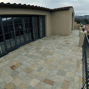 Stone Floor – Antique, Reclaimed Limestone ‘Dalle de Bourgogne’ pavers