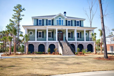 Elegant exterior home photo in Charleston