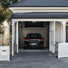 GARAGE/PARKING
