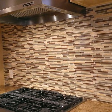 KITCHEN BACKSPLASH - Linear Glass / Marble Mosaic