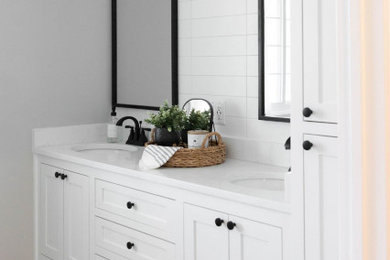 Bathroom - cottage bathroom idea in Minneapolis