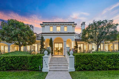 Example of a trendy entryway design in San Diego