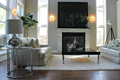 Minimalist home design photo in Toronto