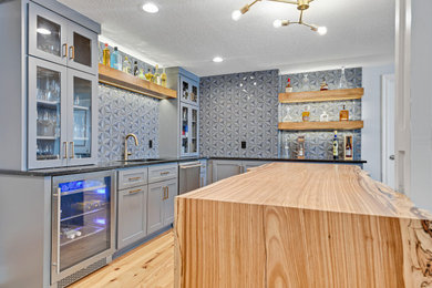 Home bar - modern home bar idea in Kansas City