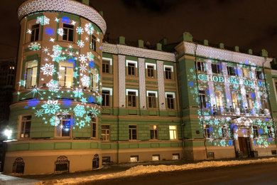 Новогодняя проекционная подсветка фасада НОВИКОМБАНКа