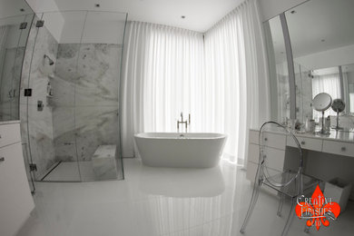 Inspiration for a modern bathroom remodel in Los Angeles