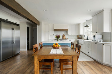 Kitchen - farmhouse kitchen idea in Minneapolis