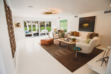 Example of a 1960s living room design in Orange County