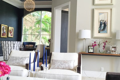 Example of an eclectic living room design in Miami