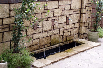 Inspiration for a traditional landscaping in Wichita.